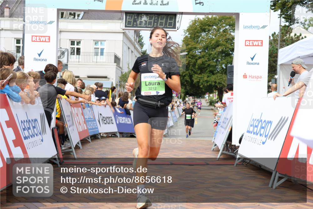 31.08.2025 - 21. Blankeneser Heldenlauf Strokosch-Dieckow http://msf.ph/oto/8656618 31.08.2025 10:57:30 Ziel 3212, 3499, 3503 meine-sportfotos.de