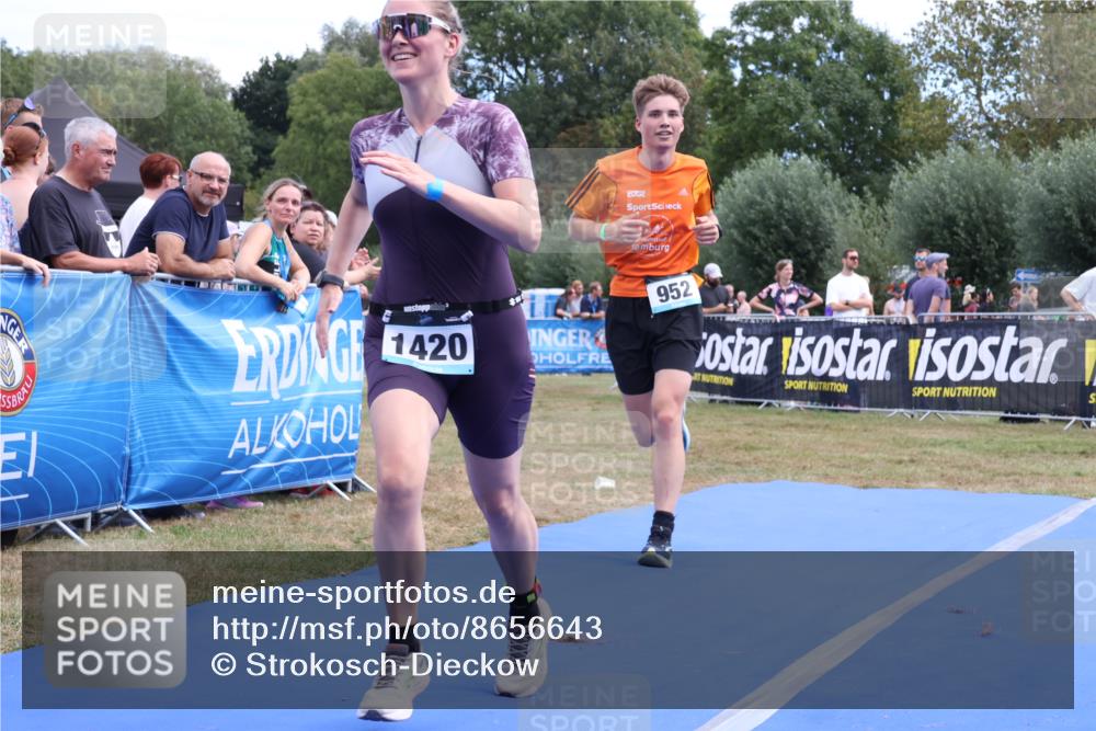 31.08.2025 - Elbe Triathlon Hamburg Strokosch-Dieckow http://msf.ph/oto/8656643 31.08.2025 12:07:00 Ziel 952, 1420, 1532 meine-sportfotos.de