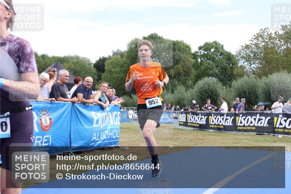 31.08.2025 - Elbe Triathlon Hamburg Strokosch-Dieckow http://msf.ph/oto/8656644 31.08.2025 12:07:00 Ziel 952, 1420, 1532 meine-sportfotos.de