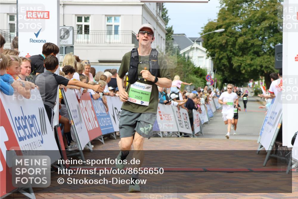 31.08.2025 - 21. Blankeneser Heldenlauf Strokosch-Dieckow http://msf.ph/oto/8656650 31.08.2025 10:57:24 Ziel 3499, 3503 meine-sportfotos.de
