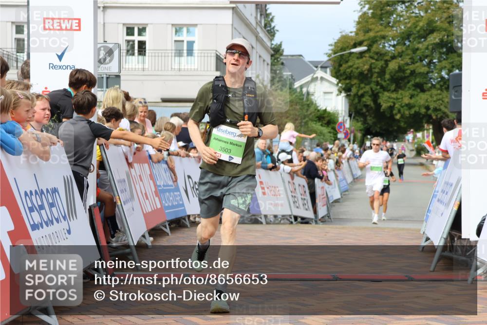 31.08.2025 - 21. Blankeneser Heldenlauf Strokosch-Dieckow http://msf.ph/oto/8656653 31.08.2025 10:57:24 Ziel 3499, 3503 meine-sportfotos.de