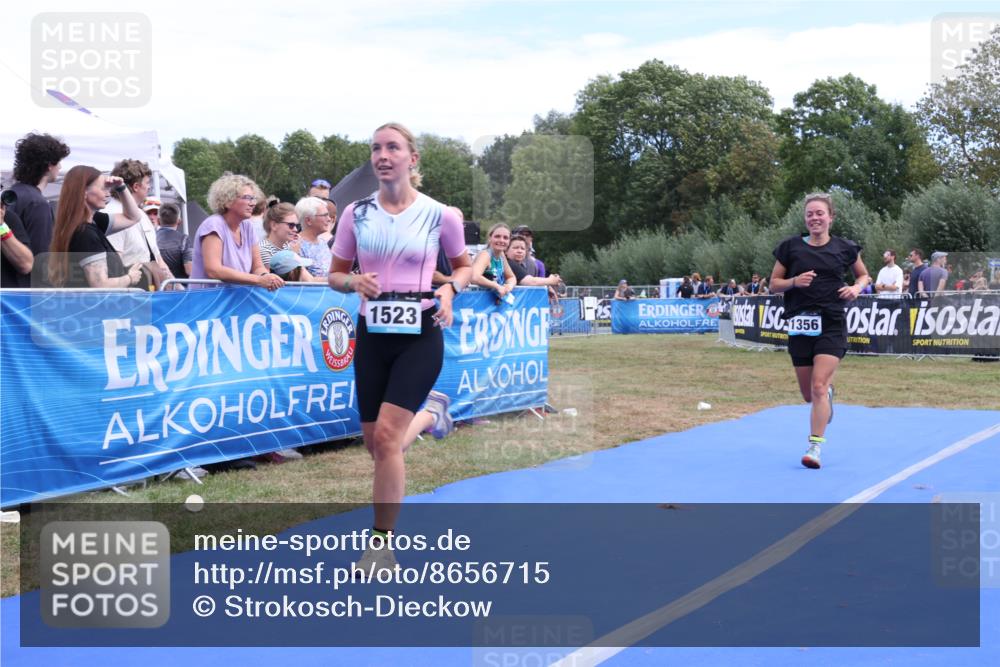31.08.2025 - Elbe Triathlon Hamburg Strokosch-Dieckow http://msf.ph/oto/8656715 31.08.2025 12:08:07 Ziel 1356, 1457, 1523 meine-sportfotos.de
