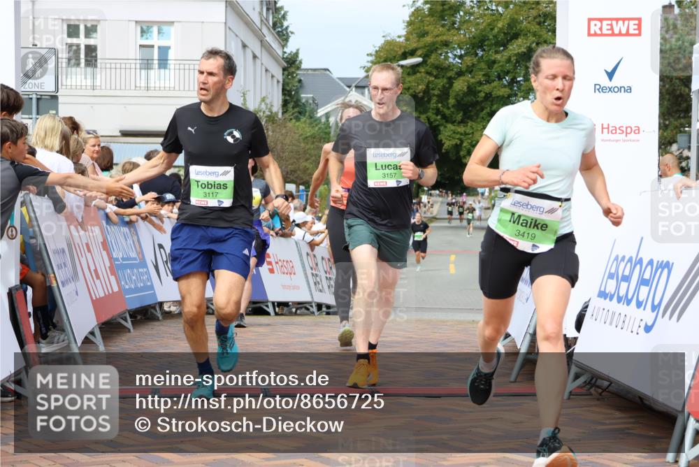 31.08.2025 - 21. Blankeneser Heldenlauf Strokosch-Dieckow http://msf.ph/oto/8656725 31.08.2025 10:57:04 Ziel 2167, 3502, 3419, 3385, 3117, 3157 meine-sportfotos.de