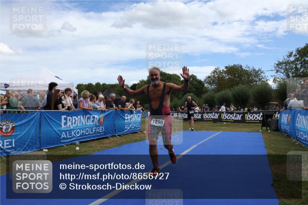31.08.2025 - Elbe Triathlon Hamburg Strokosch-Dieckow http://msf.ph/oto/8656727 31.08.2025 12:08:26 Ziel 693, 1290, 1345 meine-sportfotos.de