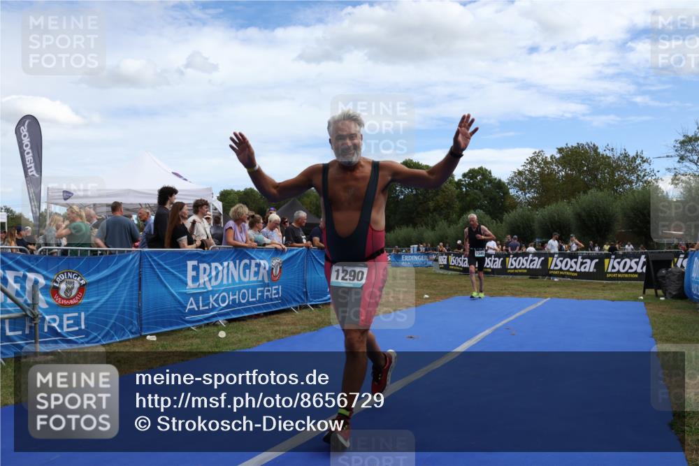 31.08.2025 - Elbe Triathlon Hamburg Strokosch-Dieckow http://msf.ph/oto/8656729 31.08.2025 12:08:26 Ziel 693, 1290, 1345 meine-sportfotos.de