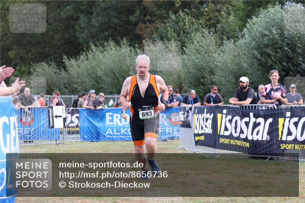 31.08.2025 - Elbe Triathlon Hamburg Strokosch-Dieckow http://msf.ph/oto/8656736 31.08.2025 12:08:32 Ziel 693, 1345, 1391 meine-sportfotos.de
