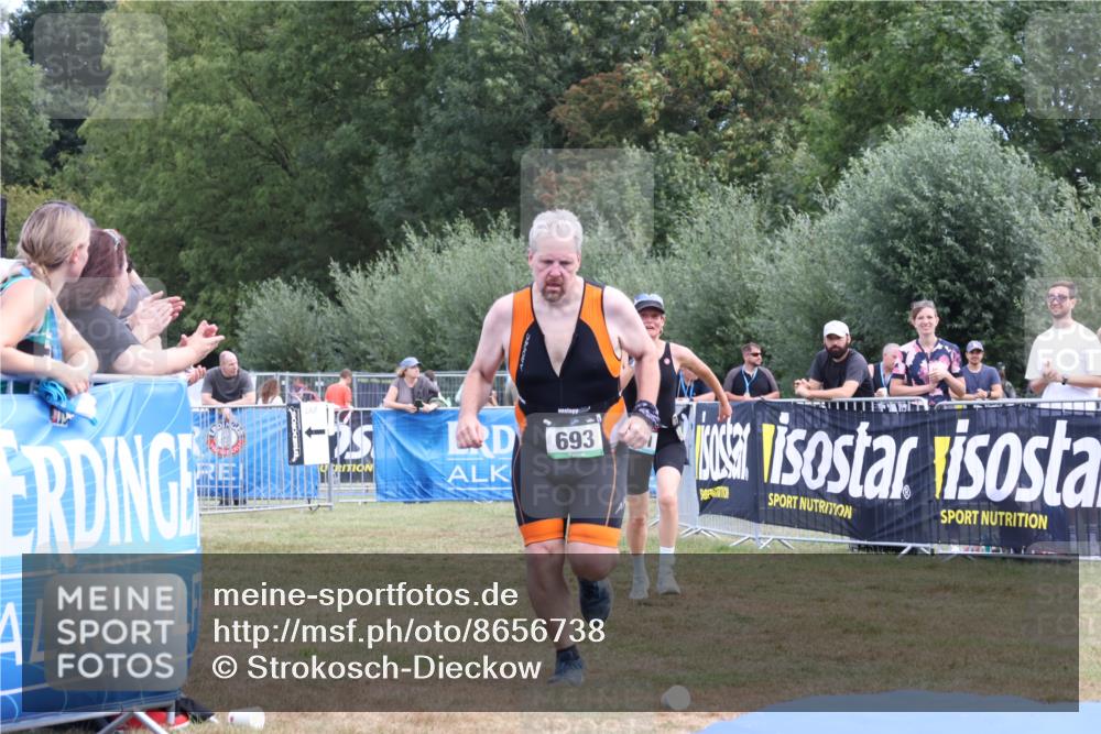 31.08.2025 - Elbe Triathlon Hamburg Strokosch-Dieckow http://msf.ph/oto/8656738 31.08.2025 12:08:33 Ziel 693, 1345, 1391 meine-sportfotos.de