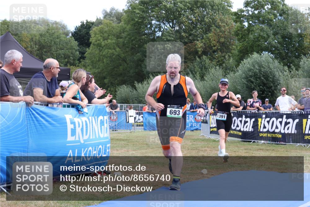 31.08.2025 - Elbe Triathlon Hamburg Strokosch-Dieckow http://msf.ph/oto/8656740 31.08.2025 12:08:34 Ziel 693, 1345, 1391 meine-sportfotos.de