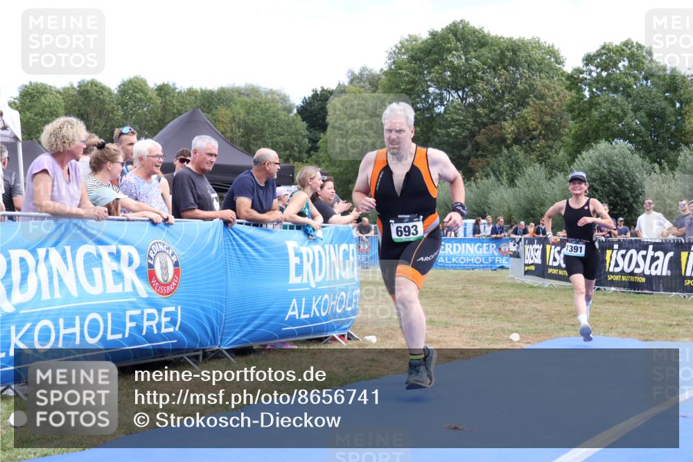 31.08.2025 - Elbe Triathlon Hamburg Strokosch-Dieckow http://msf.ph/oto/8656741 31.08.2025 12:08:35 Ziel 693, 1391 meine-sportfotos.de