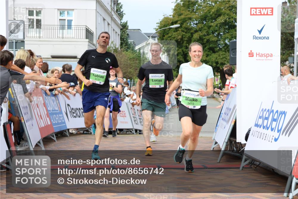 31.08.2025 - 21. Blankeneser Heldenlauf Strokosch-Dieckow http://msf.ph/oto/8656742 31.08.2025 10:57:03 Ziel 2167, 3502, 3419, 3385, 3117, 3157 meine-sportfotos.de