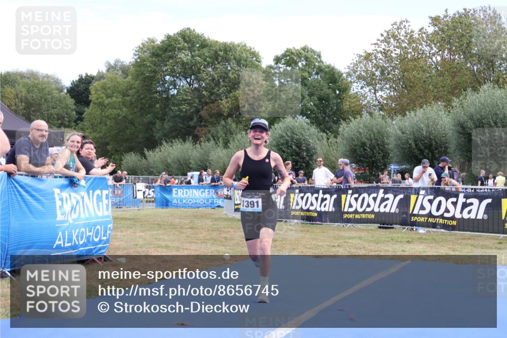 31.08.2025 - Elbe Triathlon Hamburg Strokosch-Dieckow http://msf.ph/oto/8656745 31.08.2025 12:08:36 Ziel 693, 1391 meine-sportfotos.de