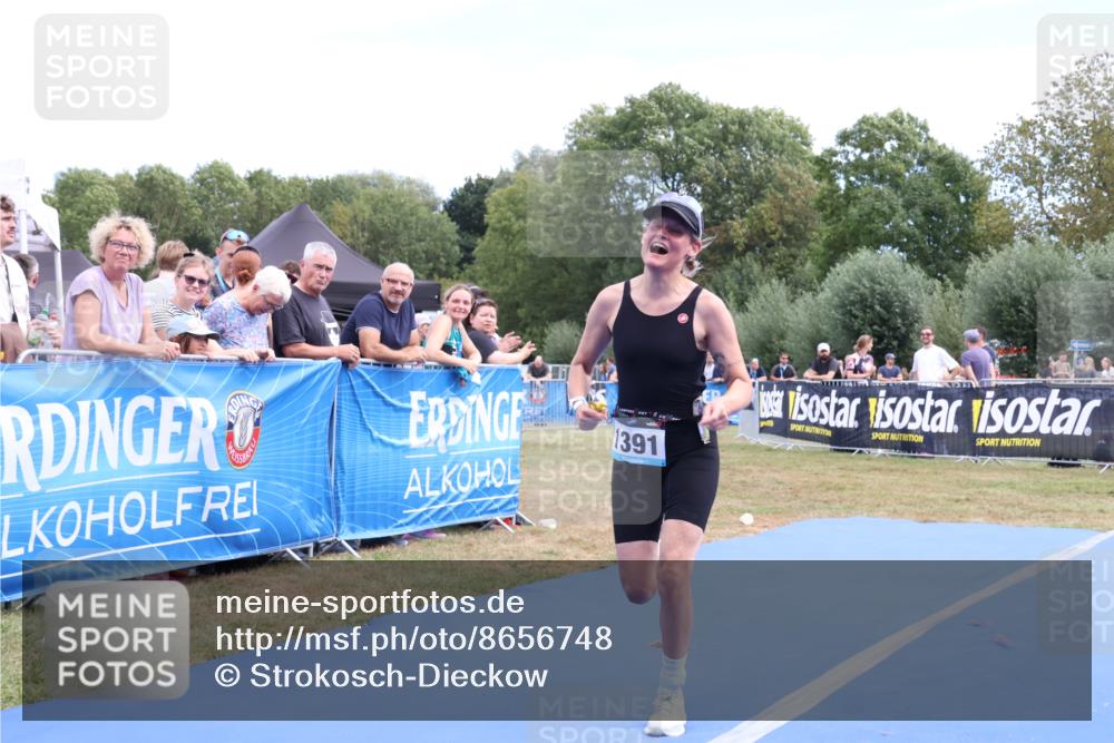 31.08.2025 - Elbe Triathlon Hamburg Strokosch-Dieckow http://msf.ph/oto/8656748 31.08.2025 12:08:37 Ziel 693, 1391 meine-sportfotos.de