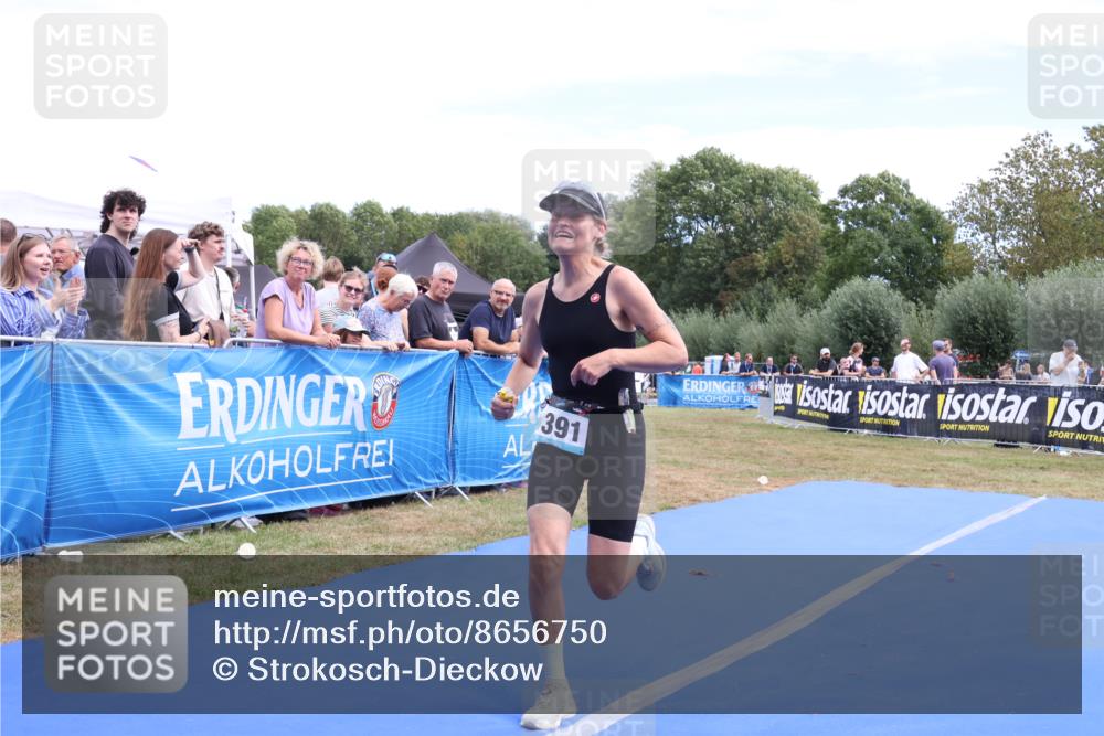 31.08.2025 - Elbe Triathlon Hamburg Strokosch-Dieckow http://msf.ph/oto/8656750 31.08.2025 12:08:37 Ziel 693, 1391 meine-sportfotos.de