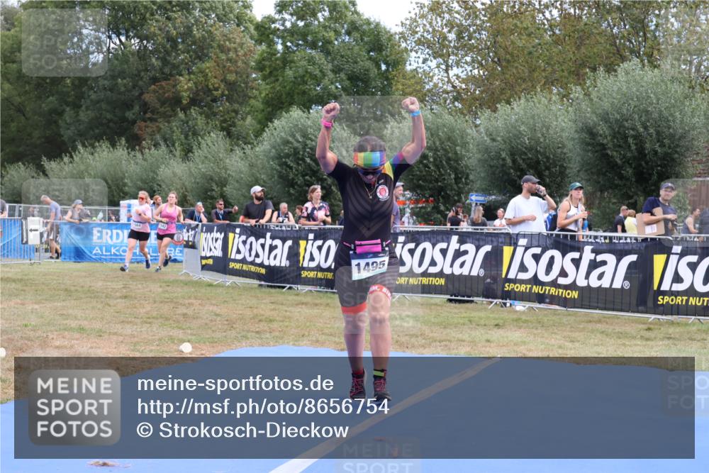 31.08.2025 - Elbe Triathlon Hamburg Strokosch-Dieckow http://msf.ph/oto/8656754 31.08.2025 12:08:57 Ziel 1495, 1542, 1564 meine-sportfotos.de