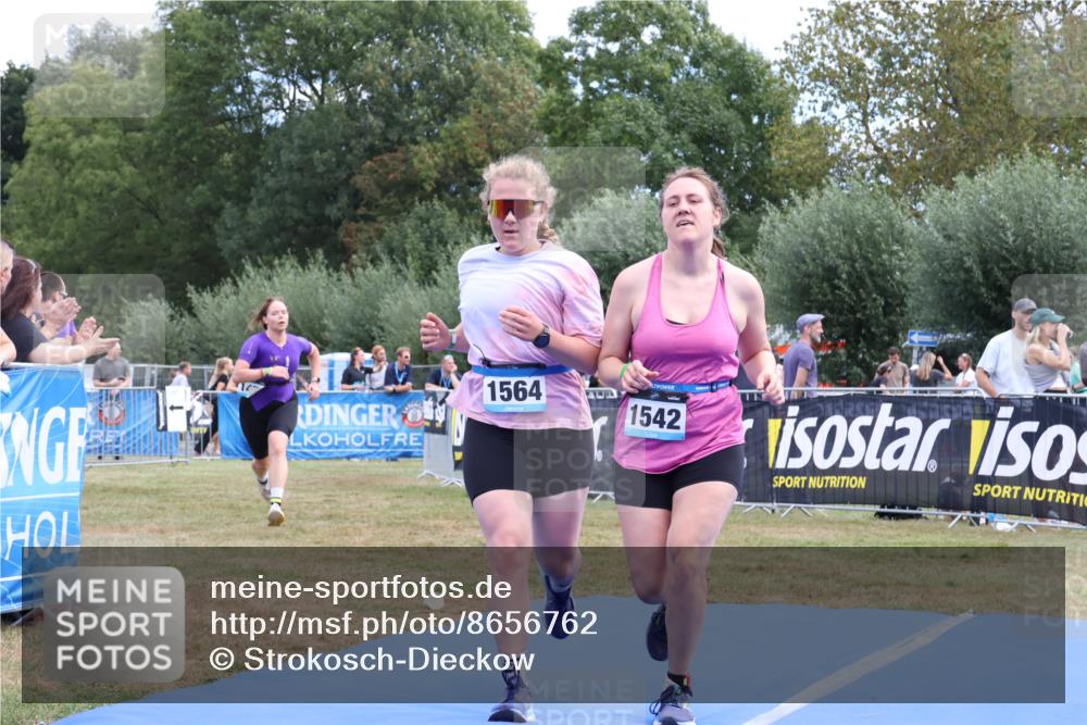 31.08.2025 - Elbe Triathlon Hamburg Strokosch-Dieckow http://msf.ph/oto/8656762 31.08.2025 12:09:05 Ziel 1477, 1542, 1564 meine-sportfotos.de