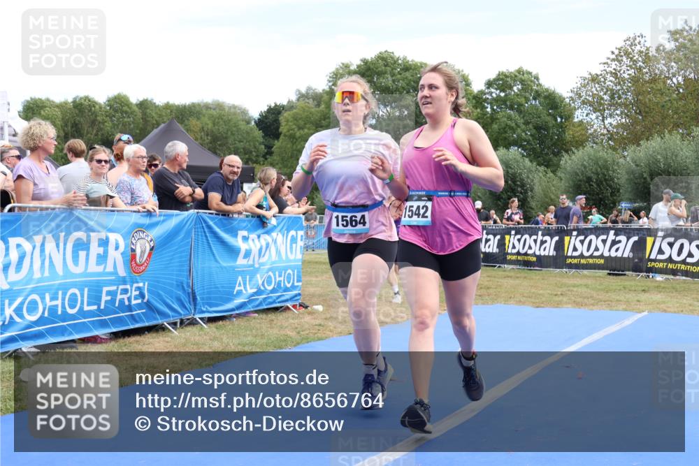 31.08.2025 - Elbe Triathlon Hamburg Strokosch-Dieckow http://msf.ph/oto/8656764 31.08.2025 12:09:06 Ziel 1477, 1542, 1564 meine-sportfotos.de