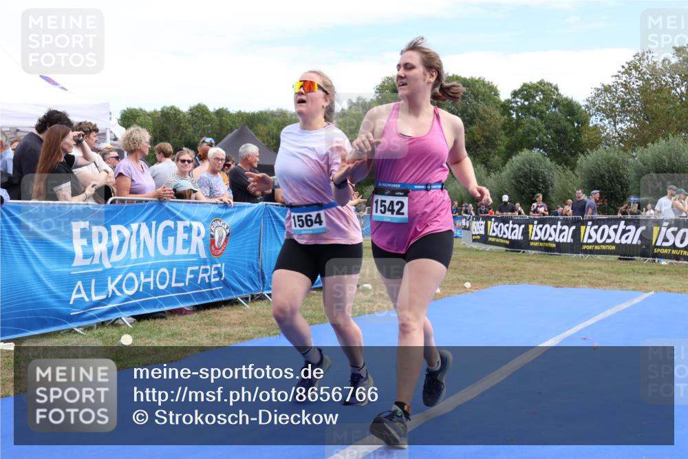 31.08.2025 - Elbe Triathlon Hamburg Strokosch-Dieckow http://msf.ph/oto/8656766 31.08.2025 12:09:07 Ziel 1477, 1542, 1564 meine-sportfotos.de