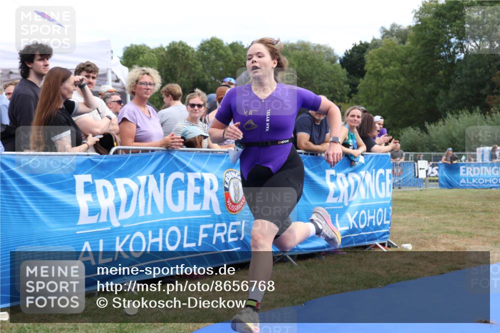 31.08.2025 - Elbe Triathlon Hamburg Strokosch-Dieckow http://msf.ph/oto/8656768 31.08.2025 12:09:08 Ziel 1477, 1542, 1564 meine-sportfotos.de