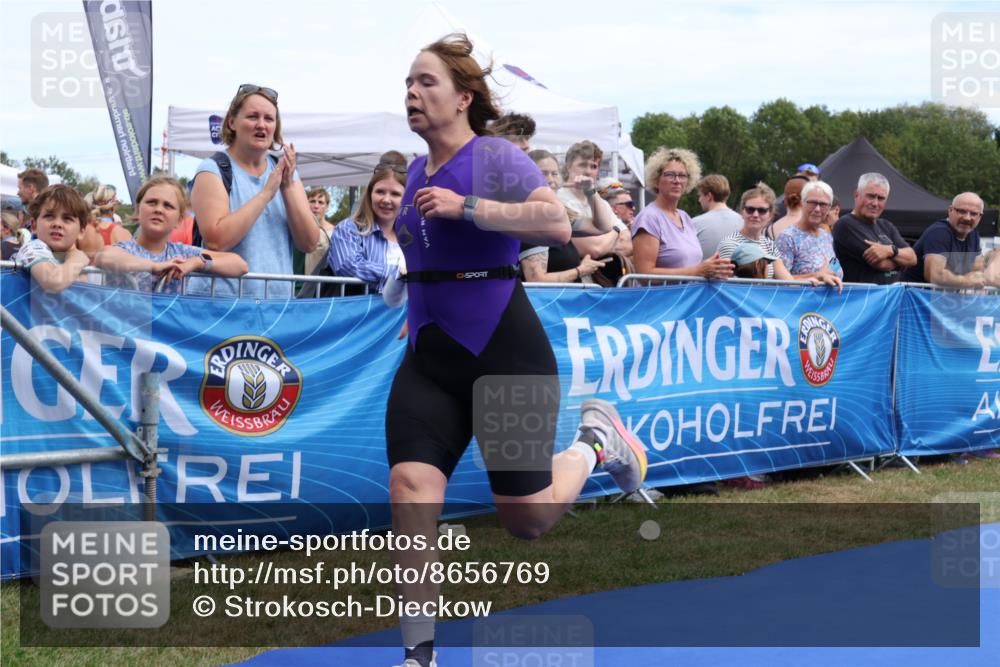 31.08.2025 - Elbe Triathlon Hamburg Strokosch-Dieckow http://msf.ph/oto/8656769 31.08.2025 12:09:08 Ziel 1477, 1542, 1564 meine-sportfotos.de