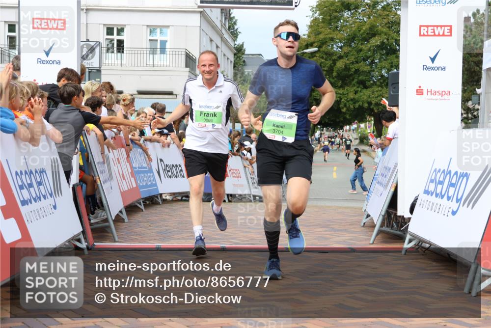 31.08.2025 - 21. Blankeneser Heldenlauf Strokosch-Dieckow http://msf.ph/oto/8656777 31.08.2025 10:56:43 Ziel 3399, 3704, 3394, 3086 meine-sportfotos.de