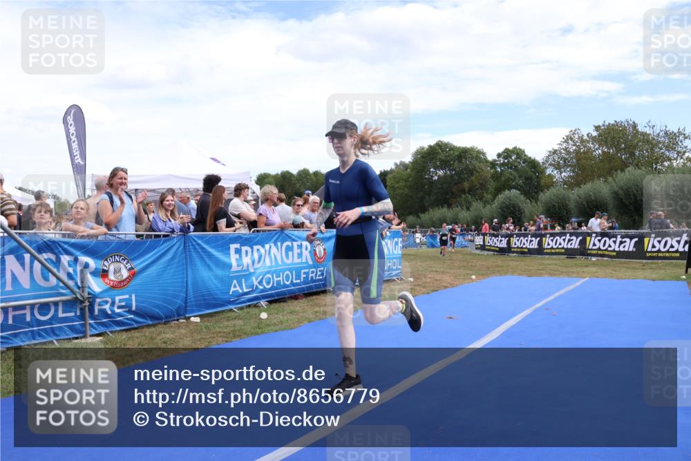 31.08.2025 - Elbe Triathlon Hamburg Strokosch-Dieckow http://msf.ph/oto/8656779 31.08.2025 12:09:27 Ziel 874, 1363, 1371 meine-sportfotos.de