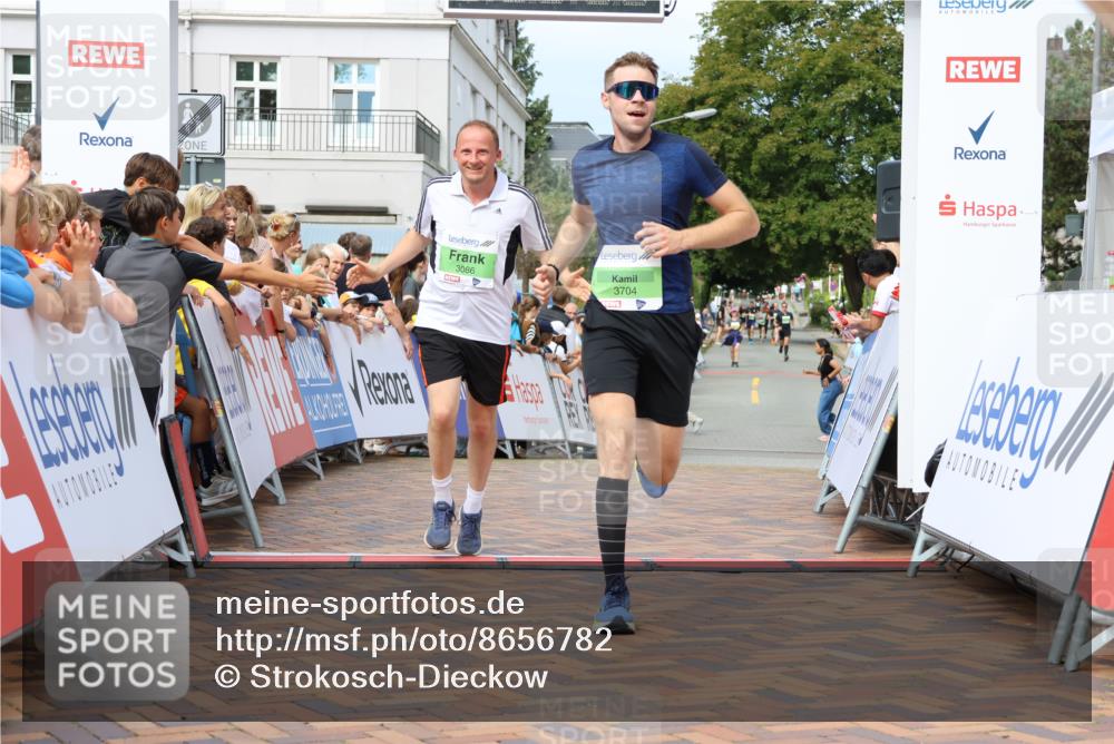 31.08.2025 - 21. Blankeneser Heldenlauf Strokosch-Dieckow http://msf.ph/oto/8656782 31.08.2025 10:56:42 Ziel 3399, 3704, 3394, 3086 meine-sportfotos.de