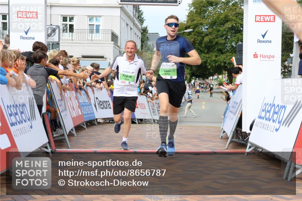 31.08.2025 - 21. Blankeneser Heldenlauf Strokosch-Dieckow http://msf.ph/oto/8656787 31.08.2025 10:56:42 Ziel 3399, 3704, 3394, 3086 meine-sportfotos.de