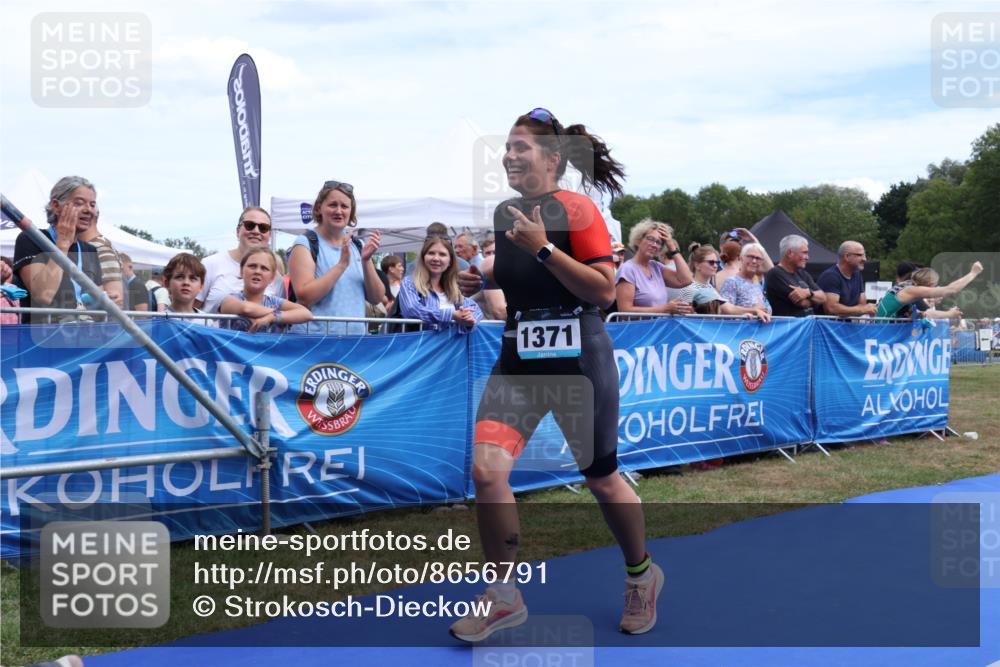 31.08.2025 - Elbe Triathlon Hamburg Strokosch-Dieckow http://msf.ph/oto/8656791 31.08.2025 12:09:36 Ziel 1357, 1363, 1371 meine-sportfotos.de