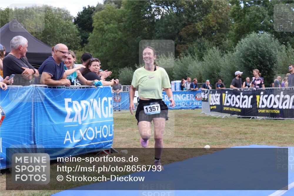 31.08.2025 - Elbe Triathlon Hamburg Strokosch-Dieckow http://msf.ph/oto/8656793 31.08.2025 12:09:44 Ziel 1357, 1611 meine-sportfotos.de