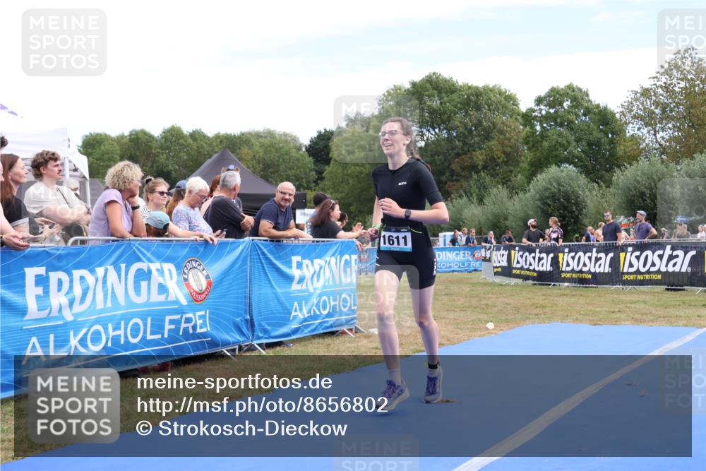 31.08.2025 - Elbe Triathlon Hamburg Strokosch-Dieckow http://msf.ph/oto/8656802 31.08.2025 12:09:51 Ziel 1611 meine-sportfotos.de