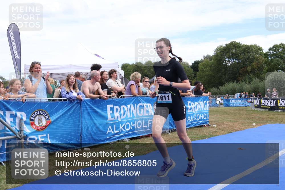 31.08.2025 - Elbe Triathlon Hamburg Strokosch-Dieckow http://msf.ph/oto/8656805 31.08.2025 12:09:51 Ziel 1611 meine-sportfotos.de