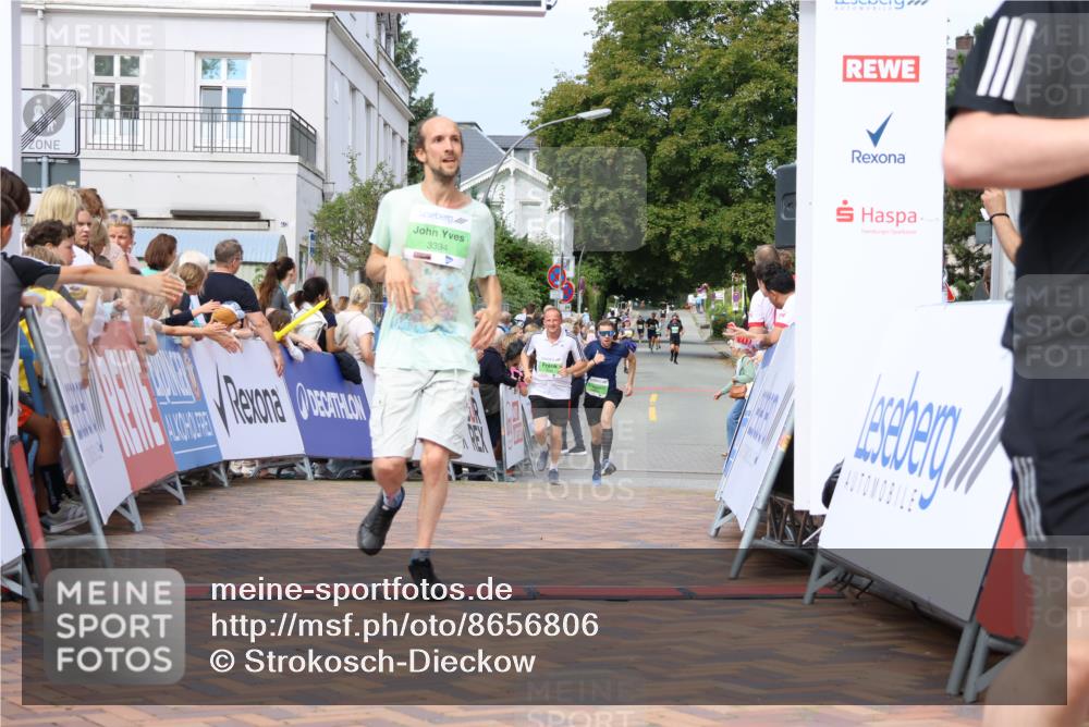 31.08.2025 - 21. Blankeneser Heldenlauf Strokosch-Dieckow http://msf.ph/oto/8656806 31.08.2025 10:56:38 Ziel 3378, 3399, 3704, 3394, 3086 meine-sportfotos.de