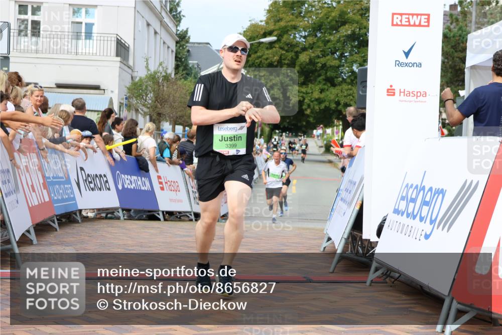 31.08.2025 - 21. Blankeneser Heldenlauf Strokosch-Dieckow http://msf.ph/oto/8656827 31.08.2025 10:56:37 Ziel 3378, 3399, 3704, 3394 meine-sportfotos.de
