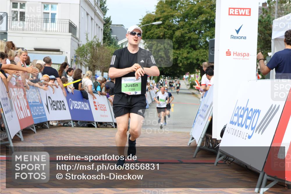 31.08.2025 - 21. Blankeneser Heldenlauf Strokosch-Dieckow http://msf.ph/oto/8656831 31.08.2025 10:56:37 Ziel 3378, 3399, 3704, 3394 meine-sportfotos.de