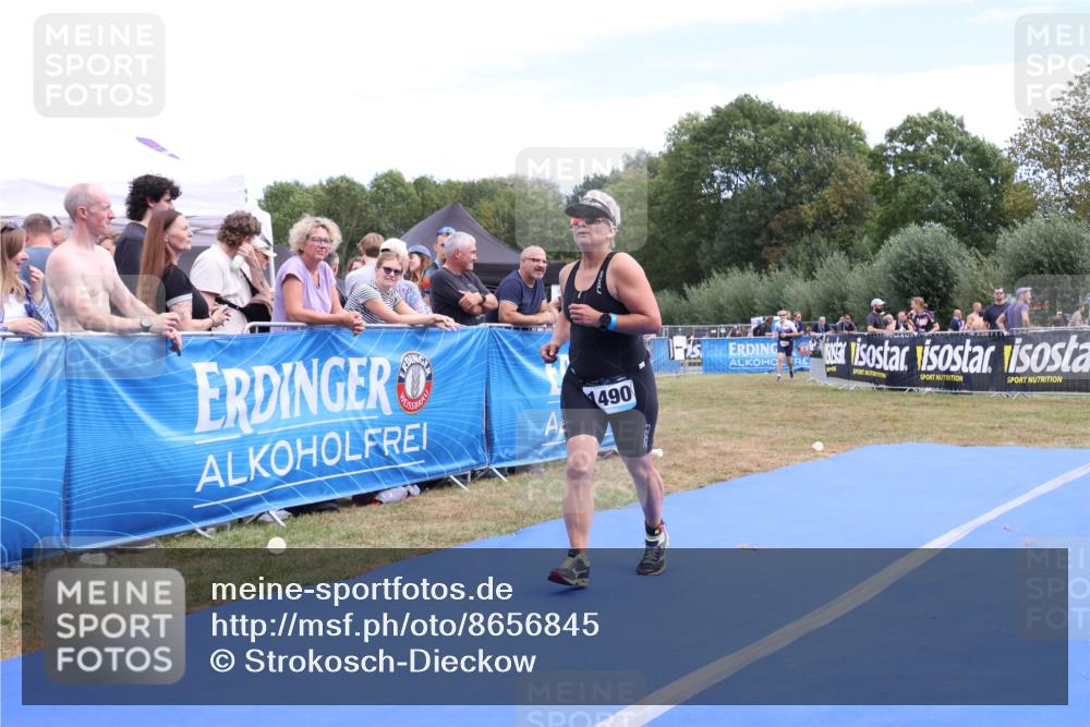 31.08.2025 - Elbe Triathlon Hamburg Strokosch-Dieckow http://msf.ph/oto/8656845 31.08.2025 12:10:34 Ziel 1490, 1531 meine-sportfotos.de