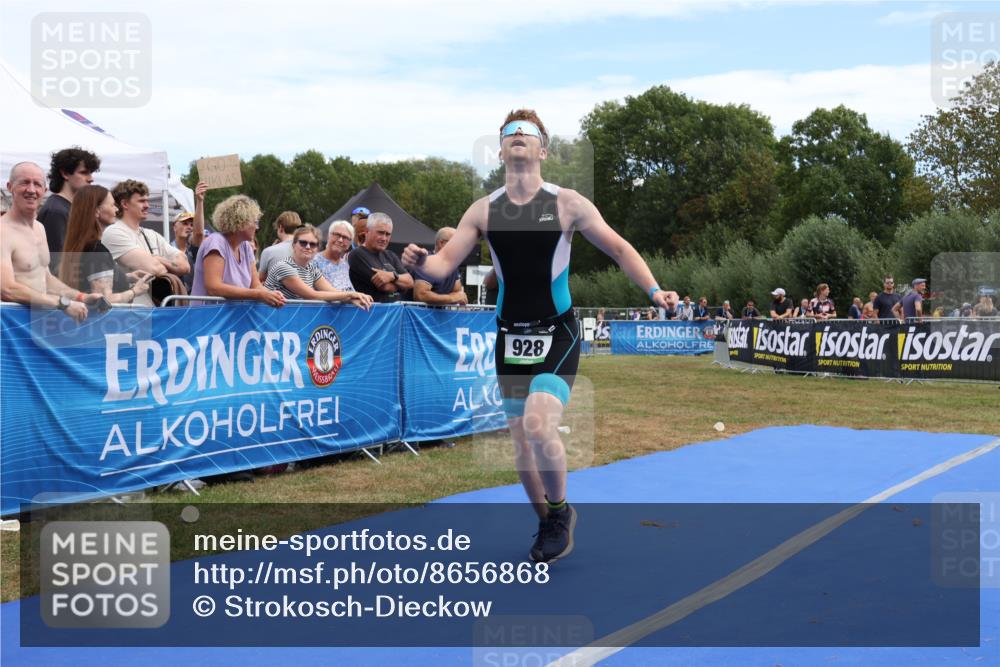 31.08.2025 - Elbe Triathlon Hamburg Strokosch-Dieckow http://msf.ph/oto/8656868 31.08.2025 12:10:51 Ziel 928 meine-sportfotos.de