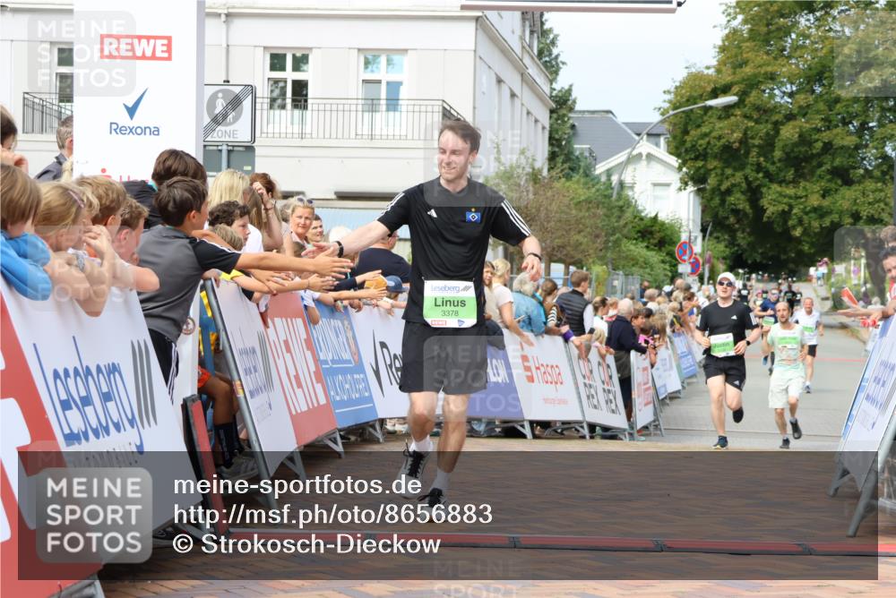 31.08.2025 - 21. Blankeneser Heldenlauf Strokosch-Dieckow http://msf.ph/oto/8656883 31.08.2025 10:56:33 Ziel 3378, 3399, 3394 meine-sportfotos.de