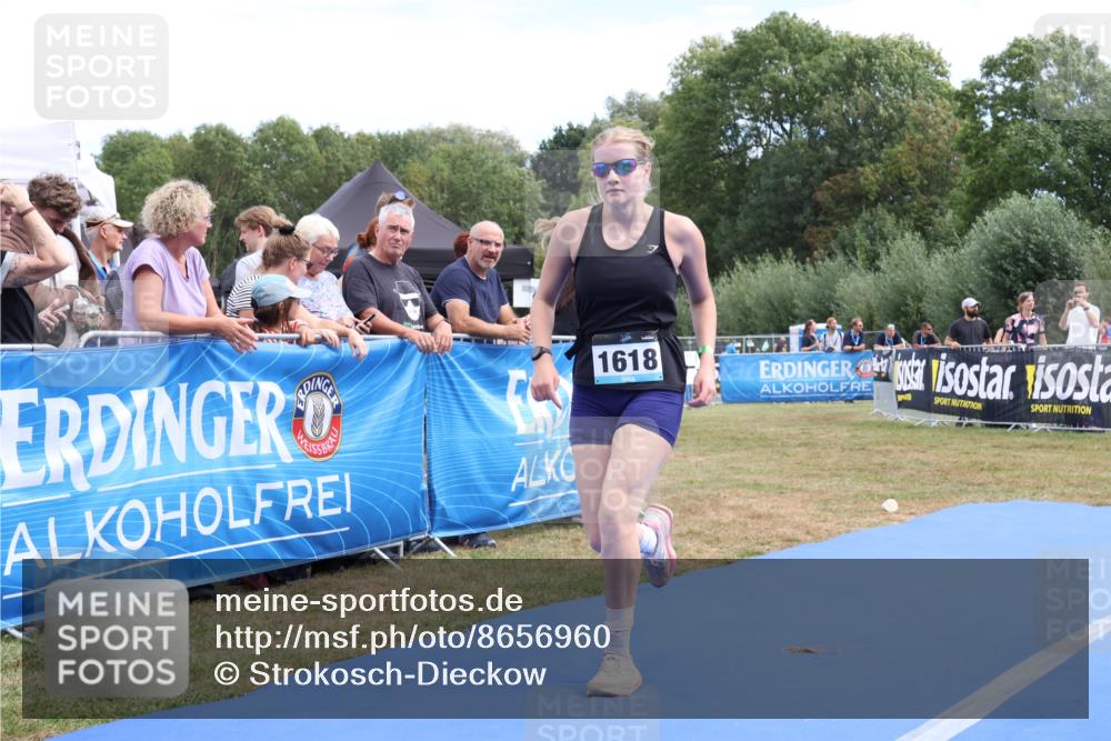 31.08.2025 - Elbe Triathlon Hamburg Strokosch-Dieckow http://msf.ph/oto/8656960 31.08.2025 12:12:21 Ziel 1618 meine-sportfotos.de