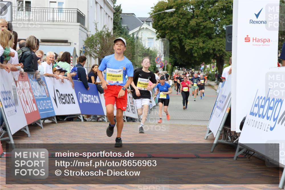 31.08.2025 - 21. Blankeneser Heldenlauf Strokosch-Dieckow http://msf.ph/oto/8656963 31.08.2025 10:30:05 Ziel 2210, 2260, 2169 meine-sportfotos.de