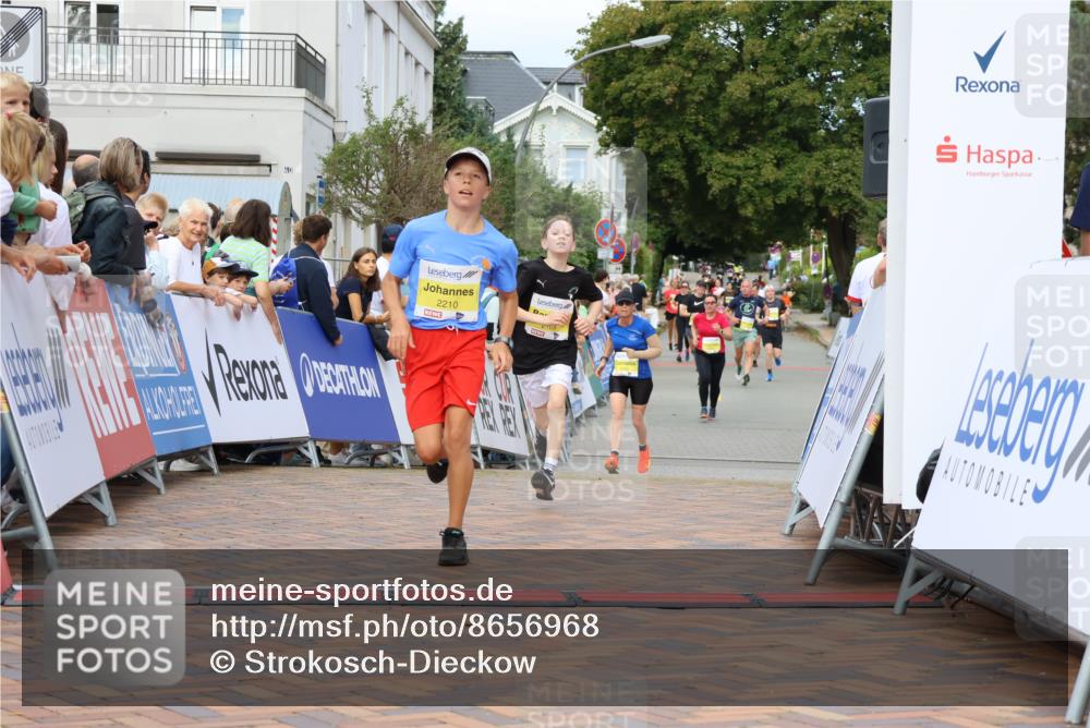 31.08.2025 - 21. Blankeneser Heldenlauf Strokosch-Dieckow http://msf.ph/oto/8656968 31.08.2025 10:30:05 Ziel 2210, 2260, 2169 meine-sportfotos.de