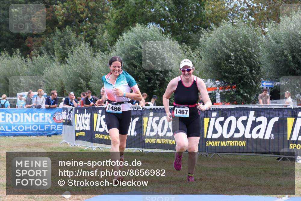31.08.2025 - Elbe Triathlon Hamburg Strokosch-Dieckow http://msf.ph/oto/8656982 31.08.2025 12:13:03 Ziel 1466, 1467, 1556 meine-sportfotos.de