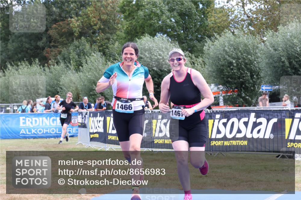31.08.2025 - Elbe Triathlon Hamburg Strokosch-Dieckow http://msf.ph/oto/8656983 31.08.2025 12:13:04 Ziel 1466, 1467, 1556 meine-sportfotos.de