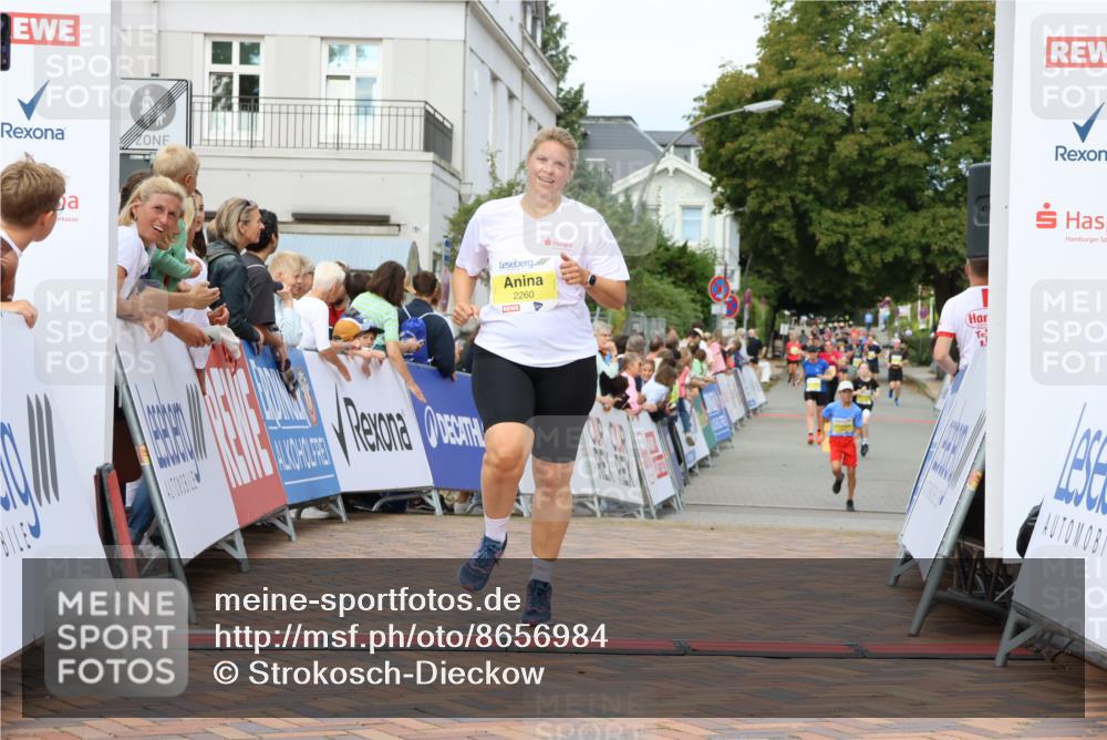 31.08.2025 - 21. Blankeneser Heldenlauf Strokosch-Dieckow http://msf.ph/oto/8656984 31.08.2025 10:29:59 Ziel 2260, 2603, 2602 meine-sportfotos.de