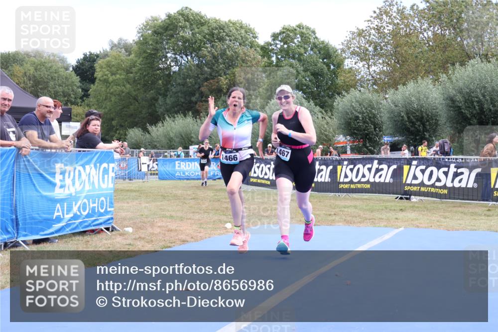 31.08.2025 - Elbe Triathlon Hamburg Strokosch-Dieckow http://msf.ph/oto/8656986 31.08.2025 12:13:04 Ziel 1466, 1467, 1556 meine-sportfotos.de