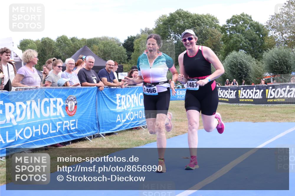 31.08.2025 - Elbe Triathlon Hamburg Strokosch-Dieckow http://msf.ph/oto/8656990 31.08.2025 12:13:05 Ziel 1466, 1467, 1556 meine-sportfotos.de