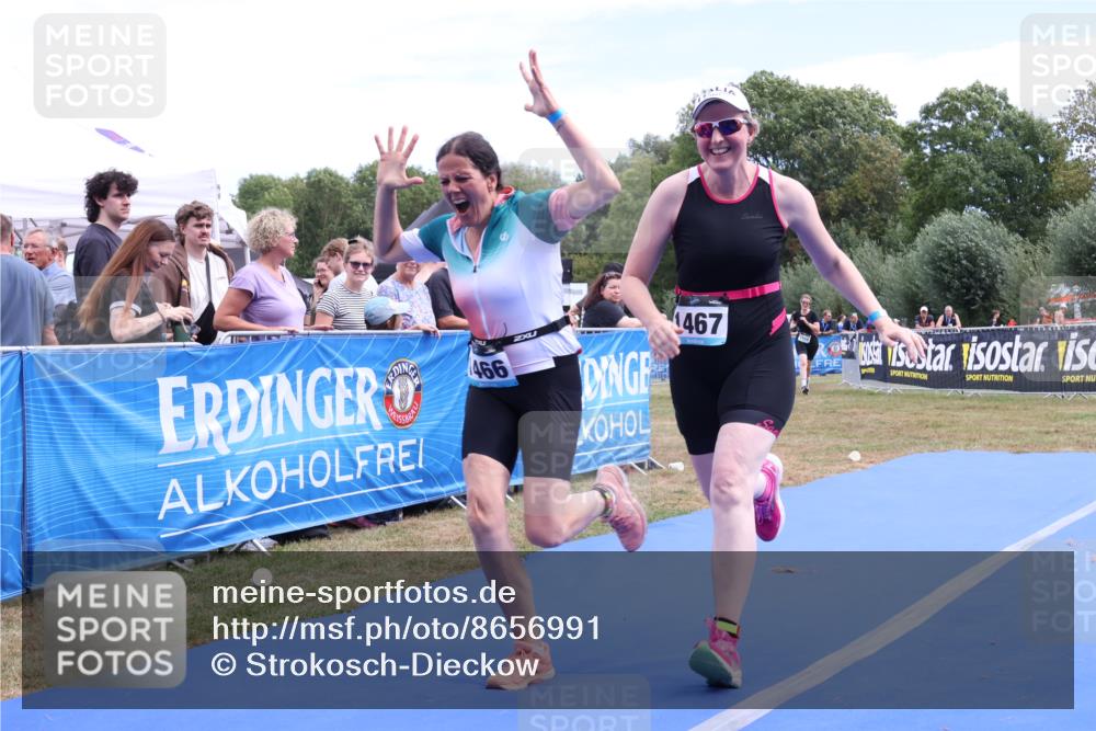 31.08.2025 - Elbe Triathlon Hamburg Strokosch-Dieckow http://msf.ph/oto/8656991 31.08.2025 12:13:05 Ziel 1466, 1467, 1556 meine-sportfotos.de