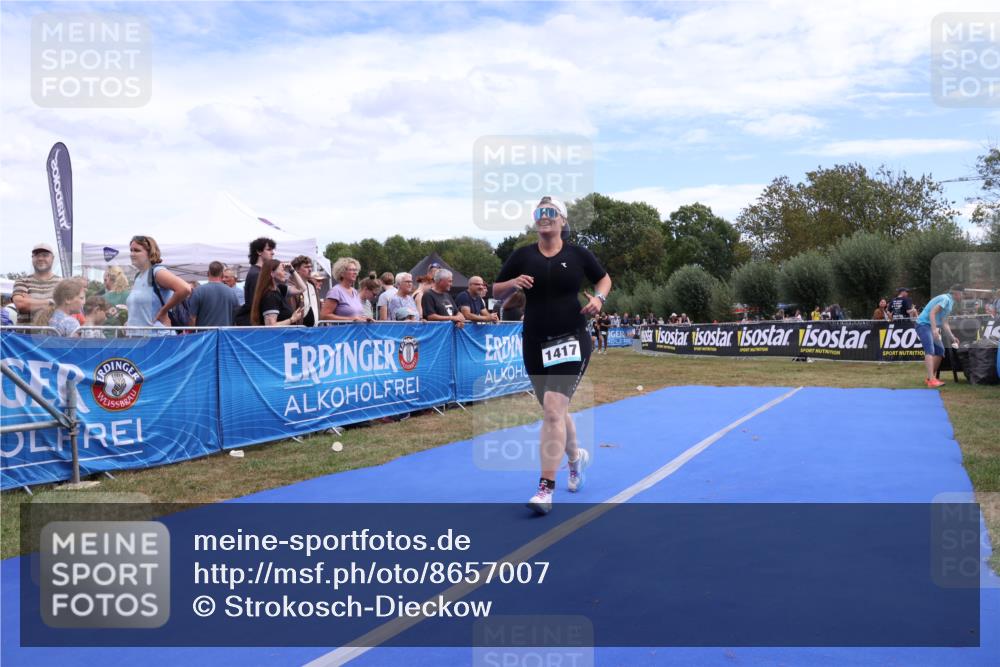31.08.2025 - Elbe Triathlon Hamburg Strokosch-Dieckow http://msf.ph/oto/8657007 31.08.2025 12:13:20 Ziel 1040, 1358, 1417 meine-sportfotos.de