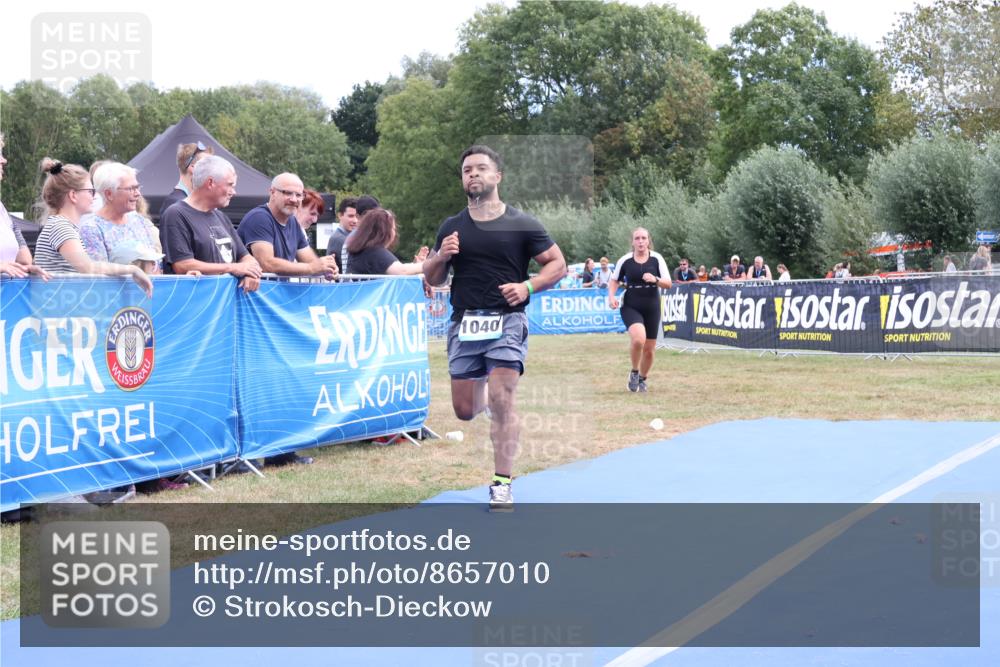 31.08.2025 - Elbe Triathlon Hamburg Strokosch-Dieckow http://msf.ph/oto/8657010 31.08.2025 12:13:25 Ziel 1040, 1358, 1417 meine-sportfotos.de