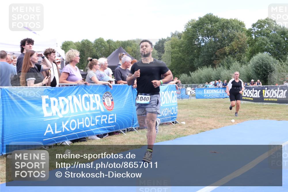 31.08.2025 - Elbe Triathlon Hamburg Strokosch-Dieckow http://msf.ph/oto/8657011 31.08.2025 12:13:26 Ziel 1040, 1358 meine-sportfotos.de