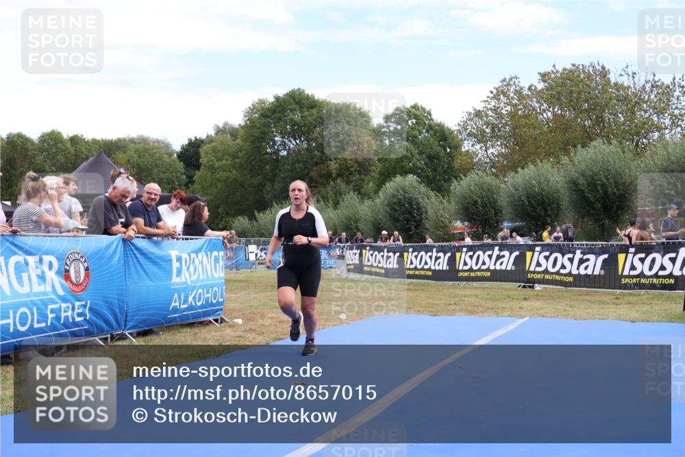 31.08.2025 - Elbe Triathlon Hamburg Strokosch-Dieckow http://msf.ph/oto/8657015 31.08.2025 12:13:28 Ziel 1040, 1358 meine-sportfotos.de